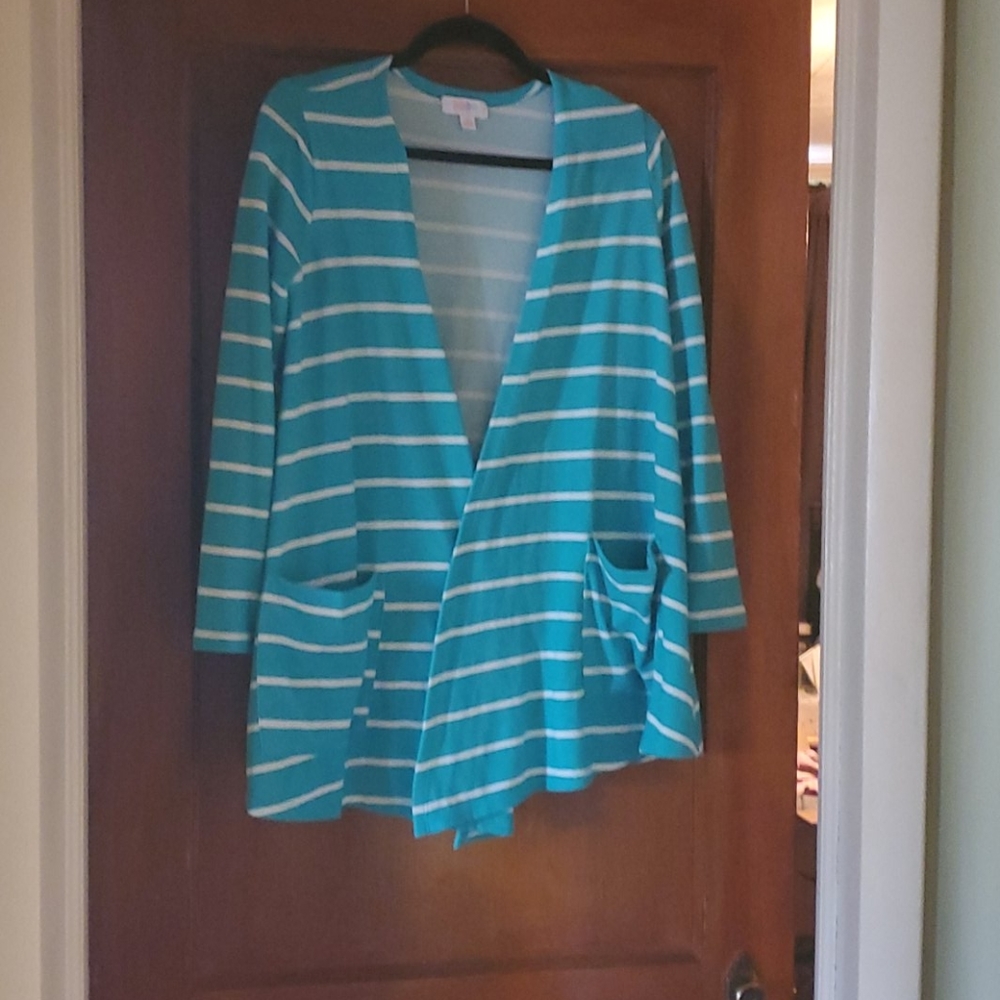 Size small LuLaRoe shrug